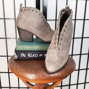 Booties with heel by Matisse
